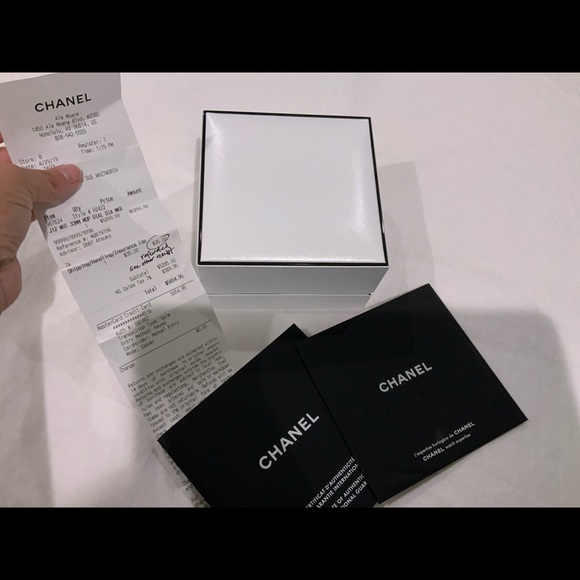 Chanel j 12 mother of pearl diamond face main image 3